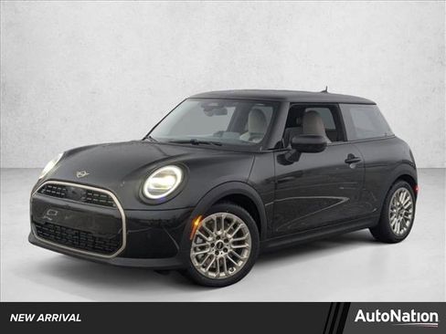 Used 2025 MINI Cooper 2-Door Hardtop image 1