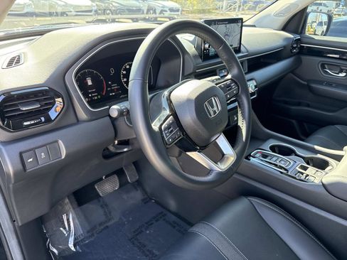 Used 2025 Honda Pilot Touring image 17