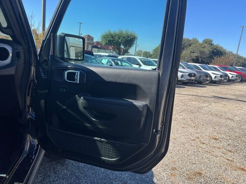 Used 2024 Jeep Gladiator Sport image 15