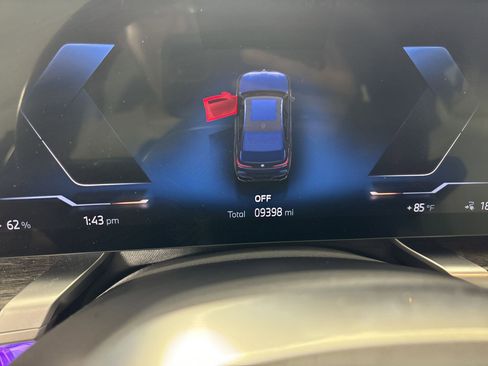 Certified 2024 BMW i7 xDrive60 w/ Premium Package image 19