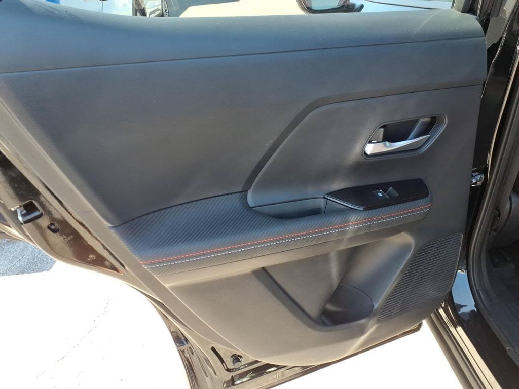 Used 2025 Nissan Kicks SR AWD/4WD image 13