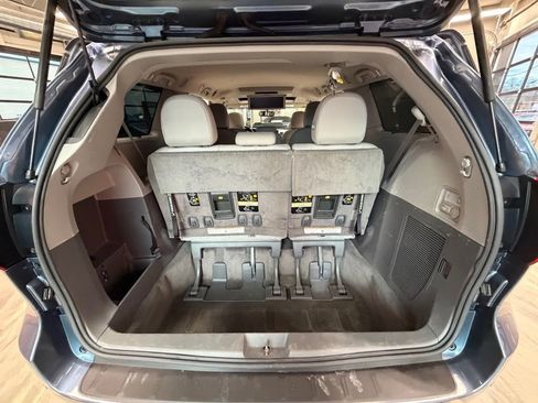 Used 2016 Toyota Sienna XLE Premium image 51