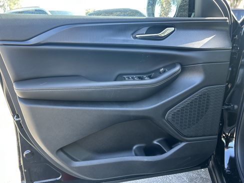 New 2025 Jeep Grand Cherokee Altitude image 12