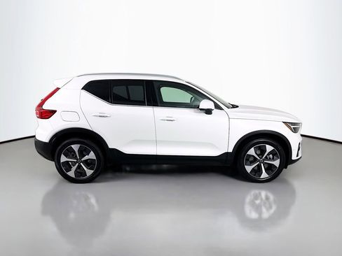 Used 2025 Volvo XC40 B5 Plus image 8