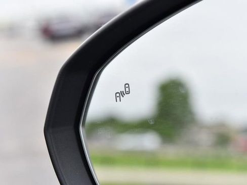New 2026 Volkswagen Taos SE FWD image 9