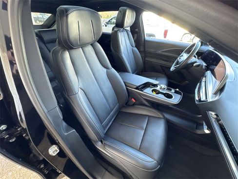 Certified 2024 Cadillac Lyriq Luxury image 29
