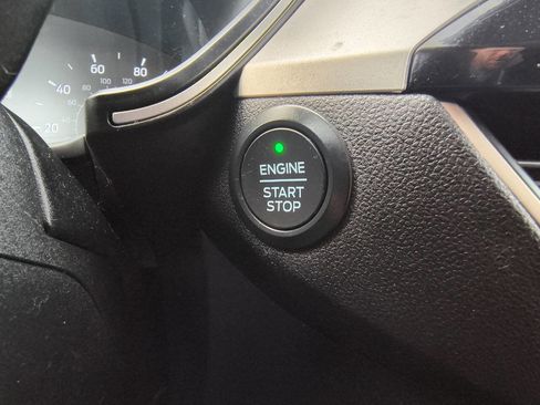 Used 2020 Ford Escape SE image 16