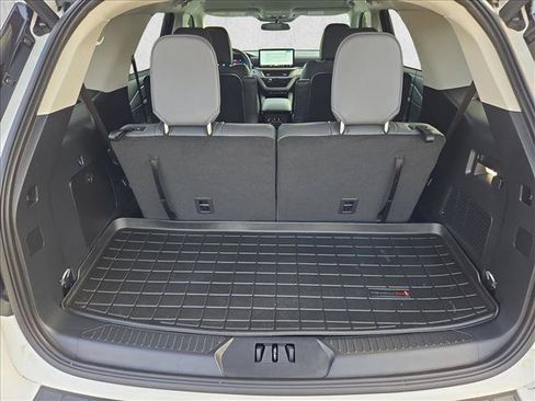 Used 2025 Ford Explorer Active w/ Active Comfort Package RWD image 6