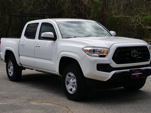 Used 2023 Toyota Tacoma SR AWD/4WD image 4