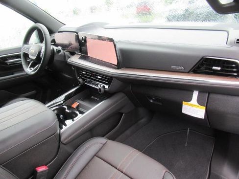 New 2025 Chevrolet Suburban High Country image 11