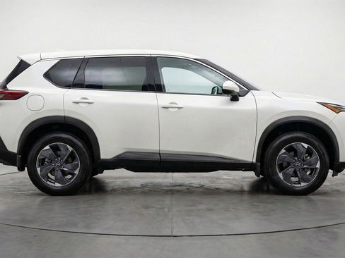 Used 2025 Nissan Rogue SV FWD image 11