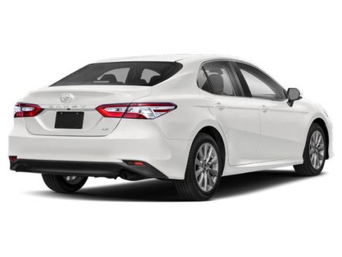 Used 2018 Toyota Camry LE image 2