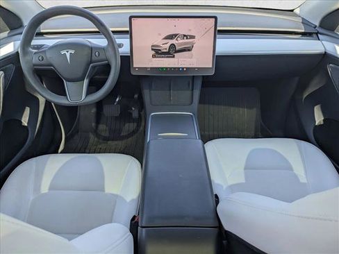 Used 2024 Tesla Model Y Long Range AWD/4WD image 18