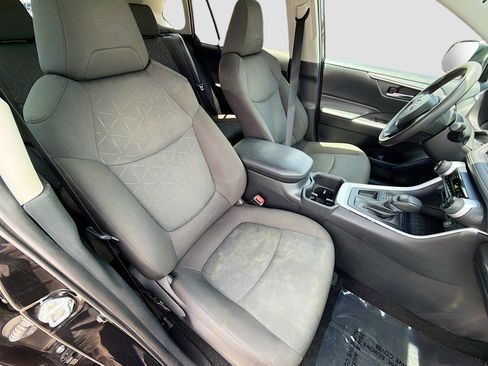 Used 2024 Toyota RAV4 XLE FWD image 13