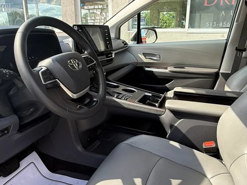 Used 2021 Toyota Sienna XLE AWD/4WD image 11