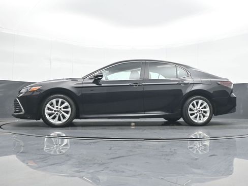 Used 2024 Toyota Camry LE w/ Convenience Package FWD image 18