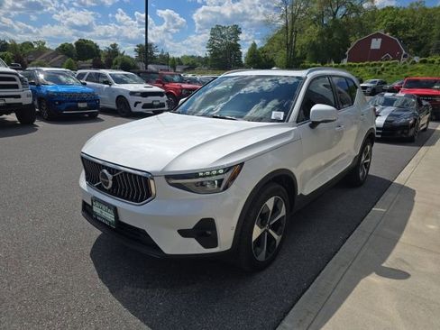 Used 2025 Volvo XC40 B5 Plus w/ Protection Package Premier AWD/4WD image 3