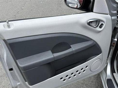 Used 2006 Chrysler PT Cruiser Touring FWD image 6