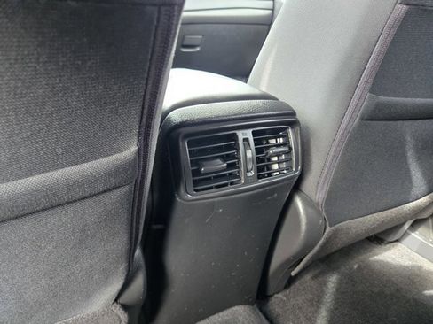 Used 2020 Nissan Rogue SV image 28