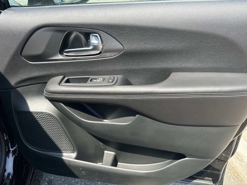New 2026 Chrysler Pacifica Select w/ S Appearance Package FWD image 12
