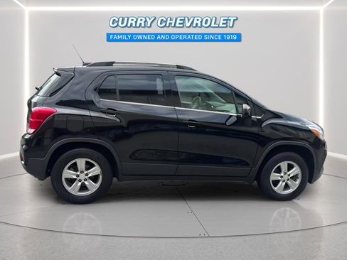 Used 2020 Chevrolet Trax LT AWD/4WD image 16