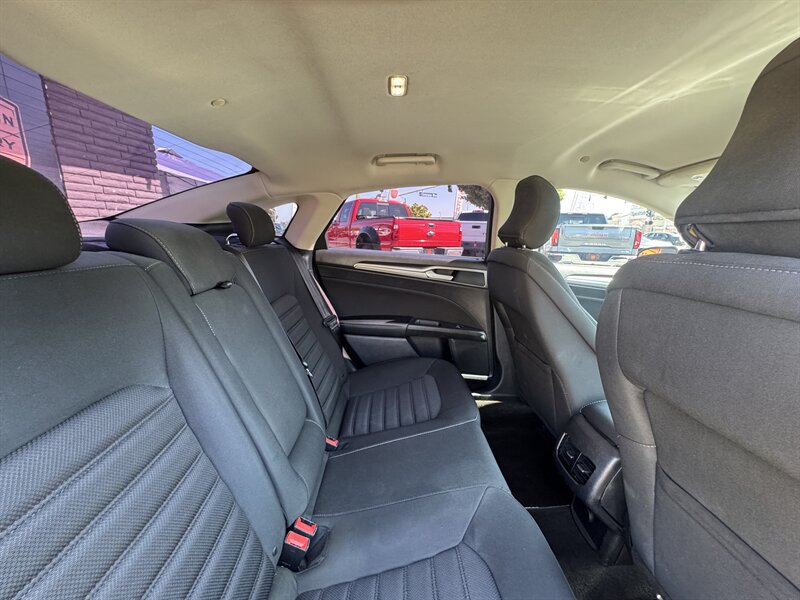 Used 2019 Ford Fusion SE FWD image 38