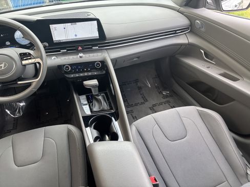 Used 2025 Hyundai Elantra SEL FWD image 20