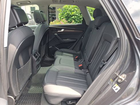 Used 2021 Audi Q5 2.0T Premium Plus w/ Premium Plus Package AWD/4WD image 9