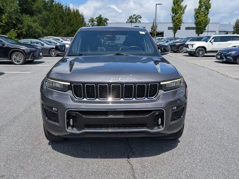 Used 2022 Jeep Grand Cherokee Overland w/ Luxury Tech Group IV AWD/4WD image 8