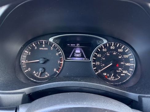 Used 2019 Nissan Pathfinder S image 16