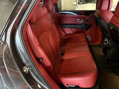 Used 2018 Bentley Bentayga image 84