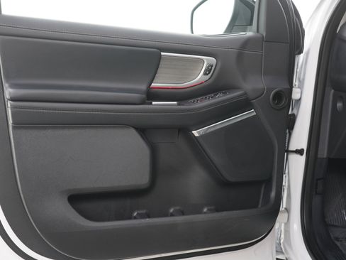 Used 2025 Ford Expedition Platinum AWD/4WD image 21