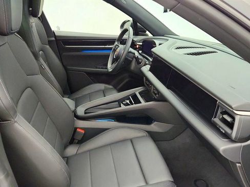 Used 2025 Porsche Macan 4 Electric AWD/4WD image 21