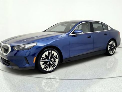 Used 2025 BMW i5 eDrive40i RWD image 4
