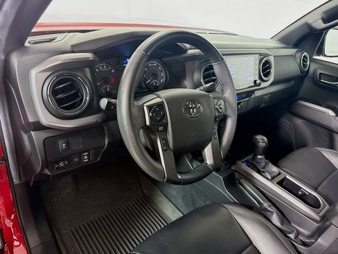 Certified 2022 Toyota Tacoma TRD Off-Road w/ TRD Premium Off Road Package AWD/4WD image 9