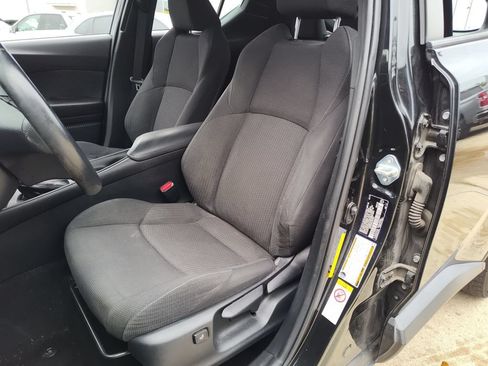 Used 2018 Toyota C-HR XLE FWD image 19