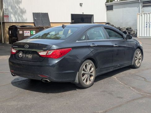 Used 2013 Hyundai Sonata SE w/ Navigation & Sunroof Pkg FWD image 2