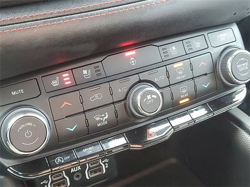 Used 2023 Dodge Durango GT image 19