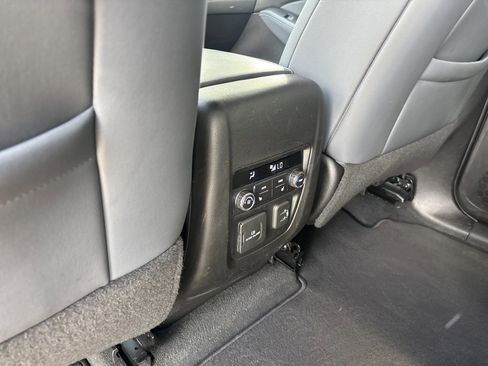 Used 2024 Buick Enclave Premium image 30