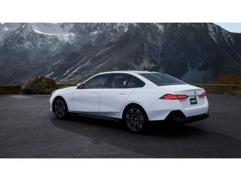 New 2026 BMW 530i image 2