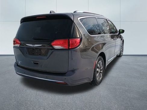 Used 2019 Chrysler Pacifica Touring-L Plus image 5