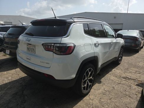 Used 2025 Jeep Compass Limited AWD/4WD image 9