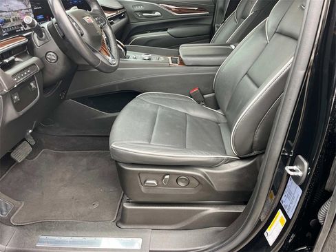 Used 2022 Cadillac Escalade Premium Luxury image 31