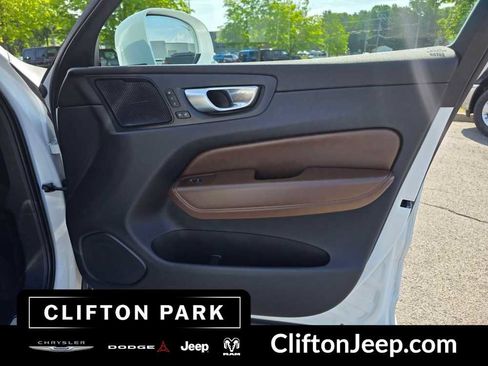 Used 2021 Volvo XC60 T6 Inscription w/ Advanced Package AWD/4WD image 12