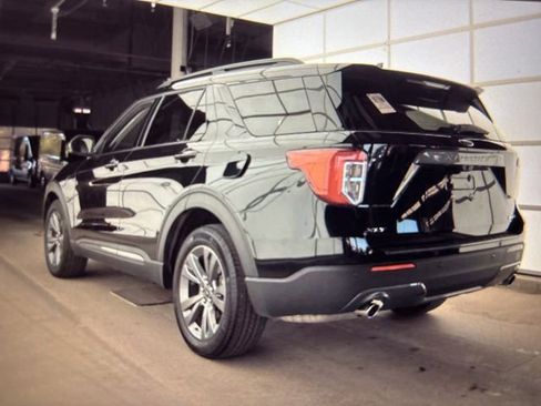 Used 2024 Ford Explorer XLT w/ Equipment Group 202A AWD/4WD image 23