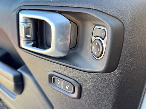 Used 2024 Jeep Wrangler Unlimited Rubicon image 27