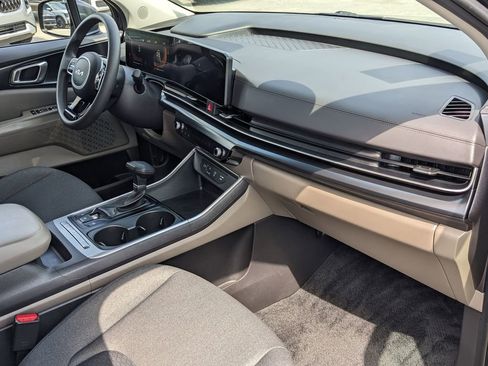 Certified 2026 Kia Carnival LX image 13