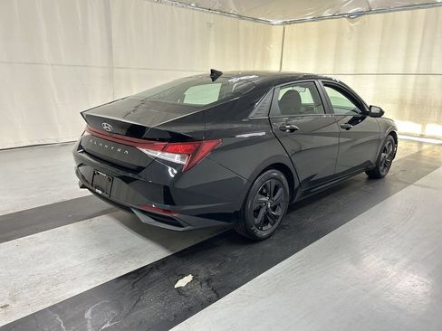 Used 2023 Hyundai Elantra SEL FWD image 2