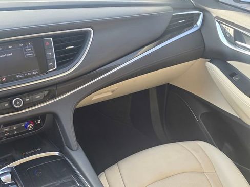 Used 2023 Buick Enclave Essence image 19