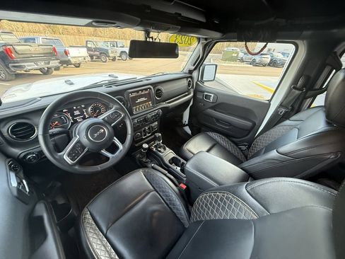 Used 2023 Jeep Gladiator Overland image 22